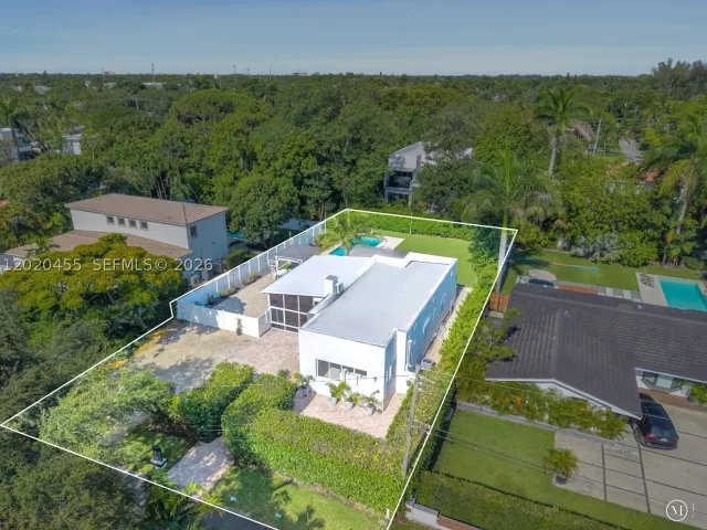 3-bedroom home for sale in Biscayne Park - 11144 NE 8th Ct - MondialRealty