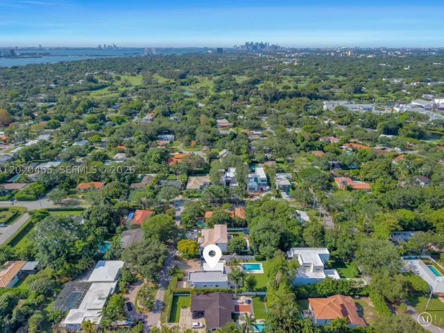 3-bedroom home for sale in Biscayne Park - 11144 NE 8th Ct - MondialRealty
