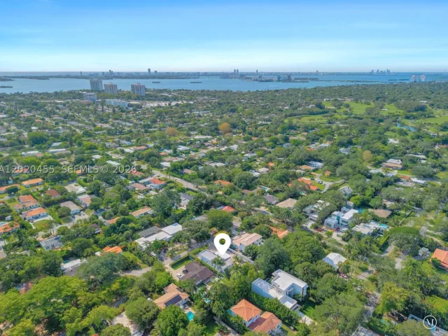 3-bedroom home for sale in Biscayne Park - 11144 NE 8th Ct - MondialRealty