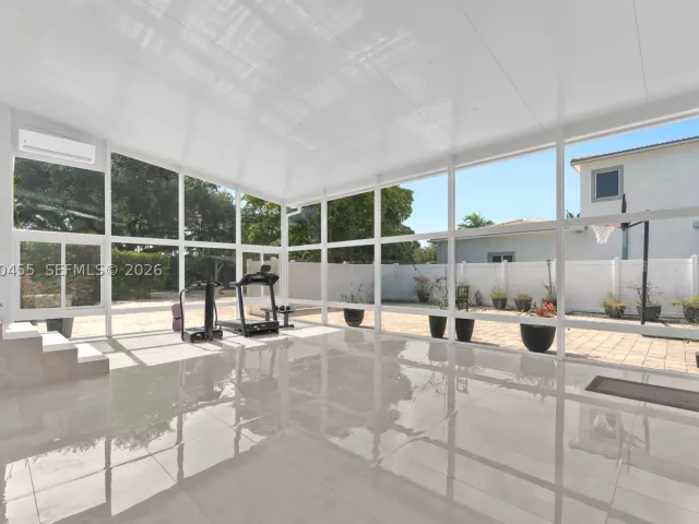 3-bedroom home for sale in Biscayne Park - 11144 NE 8th Ct - MondialRealty