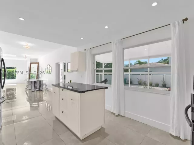 3-bedroom home for sale in Biscayne Park - 11144 NE 8th Ct - MondialRealty