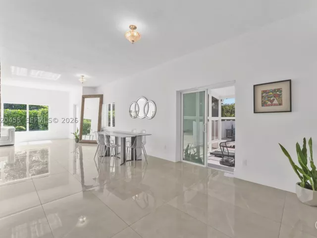 3-bedroom home for sale in Biscayne Park - 11144 NE 8th Ct - MondialRealty