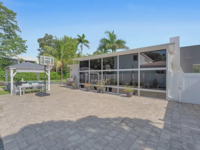 3-bedroom home for sale in Biscayne Park - 11144 NE 8th Ct - MondialRealty