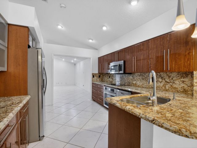 3-bedroom home for sale in Delray Beach - 7558 Ironbridge Circle - MondialRealty
