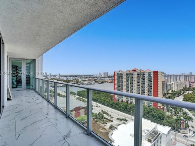 3-bedroom condo for rent in Sunny Isles Beach - 330 Sunny Isles Blvd 5-2207 - MondialRealty