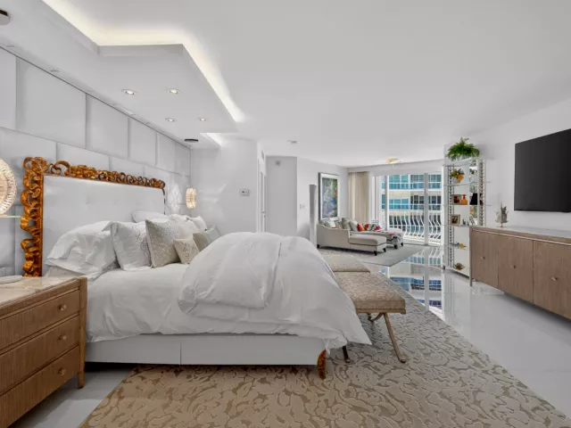 3-bedroom condo for sale in Bal Harbour - 10155 Collins Avenue 1401 - MondialRealty
