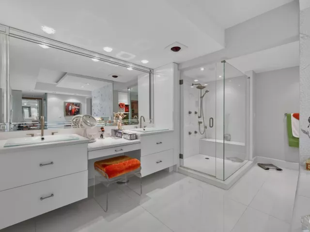 3-bedroom condo for sale in Bal Harbour - 10155 Collins Avenue 1401 - MondialRealty