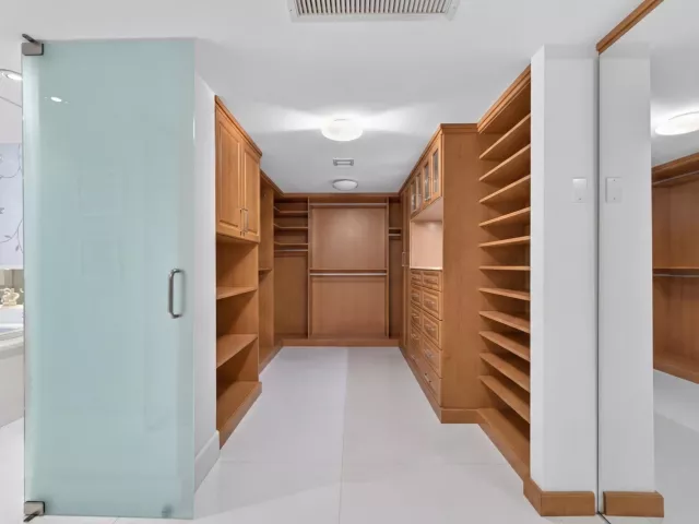 3-bedroom condo for sale in Bal Harbour - 10155 Collins Avenue 1401 - MondialRealty