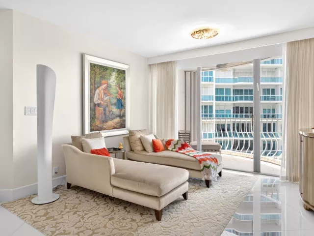 3-bedroom condo for sale in Bal Harbour - 10155 Collins Avenue 1401 - MondialRealty