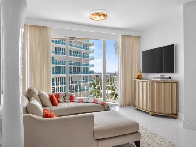 3-bedroom condo for sale in Bal Harbour - 10155 Collins Avenue 1401 - MondialRealty