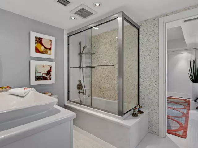 3-bedroom condo for sale in Bal Harbour - 10155 Collins Avenue 1401 - MondialRealty