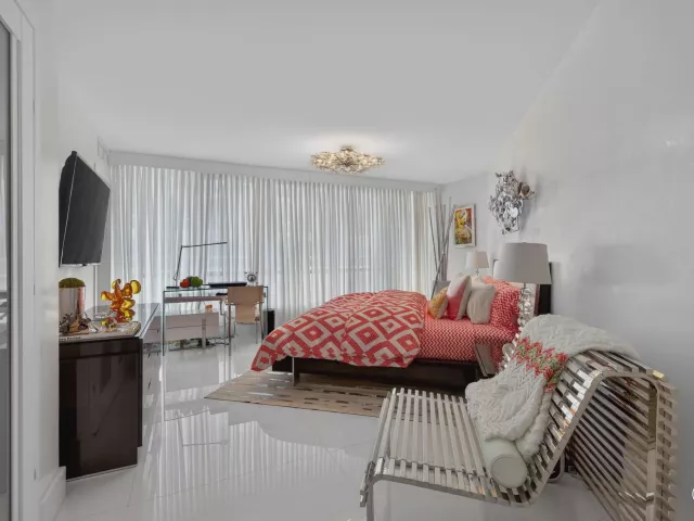 3-bedroom condo for sale in Bal Harbour - 10155 Collins Avenue 1401 - MondialRealty
