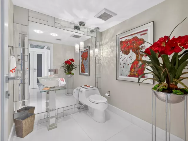 3-bedroom condo for sale in Bal Harbour - 10155 Collins Avenue 1401 - MondialRealty