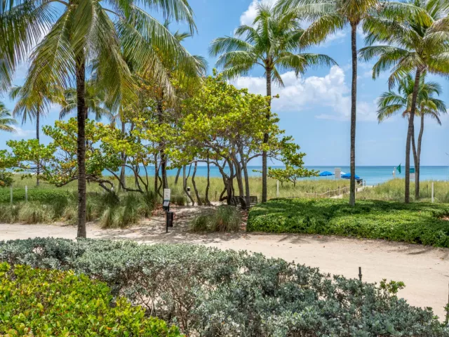 3-bedroom condo for sale in Bal Harbour - 10155 Collins Avenue 1401 - MondialRealty