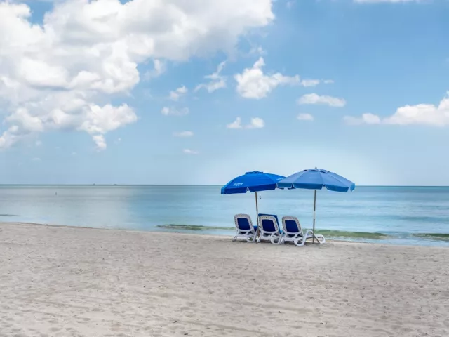 3-bedroom condo for sale in Bal Harbour - 10155 Collins Avenue 1401 - MondialRealty