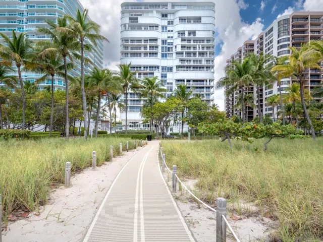 3-bedroom condo for sale in Bal Harbour - 10155 Collins Avenue 1401 - MondialRealty