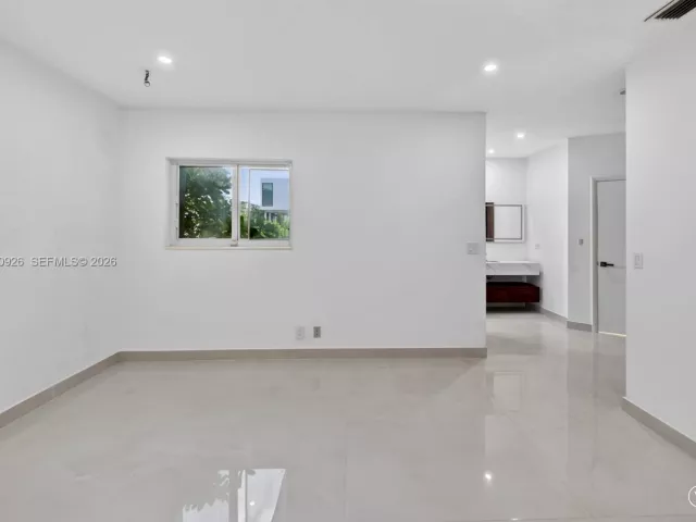 4-bedroom home for rent in Miami Beach - 1101 S Shore Dr 1 - MondialRealty