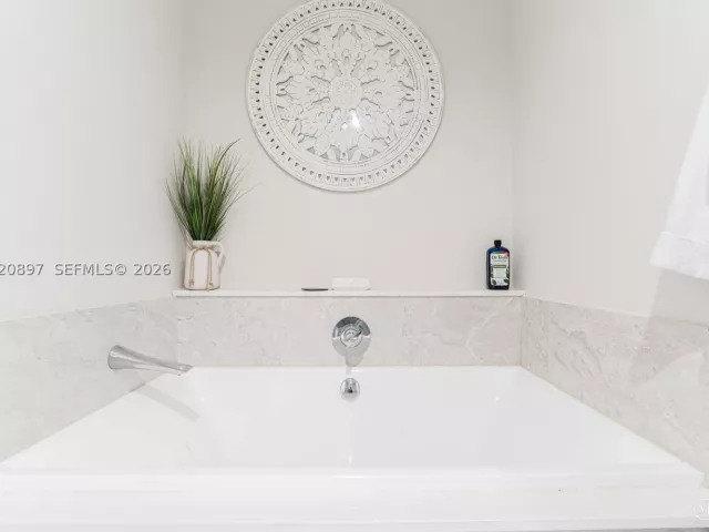 1-bedroom condo for sale in Miami - 488 NE 18th St 1205 - MondialRealty