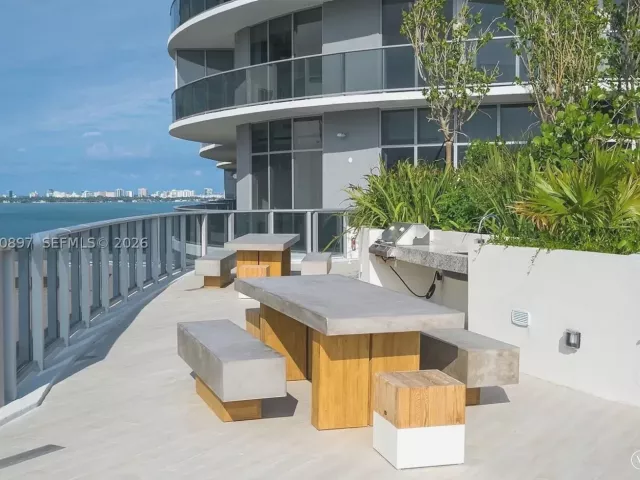 1-bedroom condo for sale in Miami - 488 NE 18th St 1205 - MondialRealty