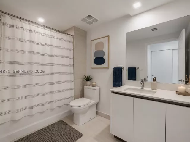 4-bedroom condo for sale in Pompano Beach - 900 N Ocean Blvd 1903 - MondialRealty