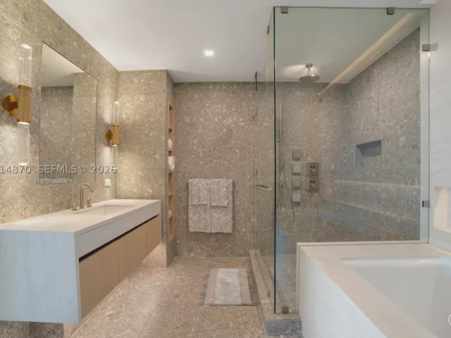 4-bedroom condo for sale in Pompano Beach - 900 N Ocean Blvd 1903 - MondialRealty