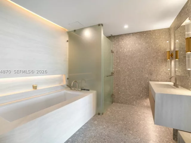4-bedroom condo for sale in Pompano Beach - 900 N Ocean Blvd 1903 - MondialRealty