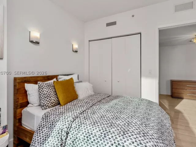 3-bedroom condo for sale in Miami - 1300 S Miami Ave 1405 - MondialRealty