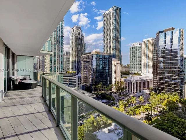 3-bedroom condo for sale in Miami - 1300 S Miami Ave 1405 - MondialRealty