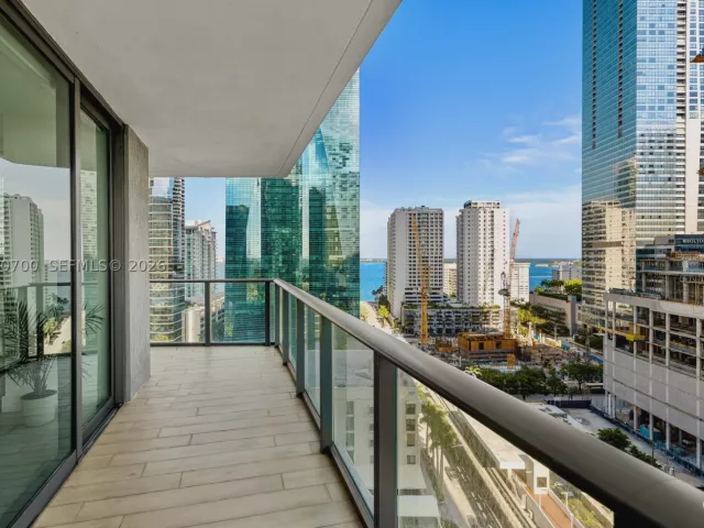 3-bedroom condo for sale in Miami - 1300 S Miami Ave 1405 - MondialRealty