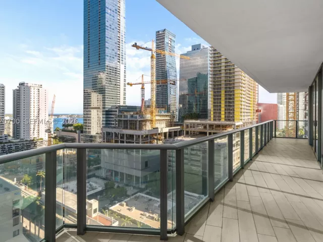 3-bedroom condo for sale in Miami - 1300 S Miami Ave 1405 - MondialRealty