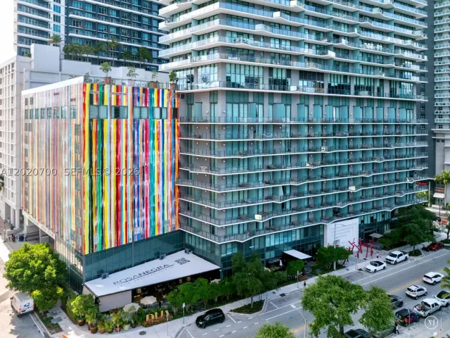 3-bedroom condo for sale in Miami - 1300 S Miami Ave 1405 - MondialRealty
