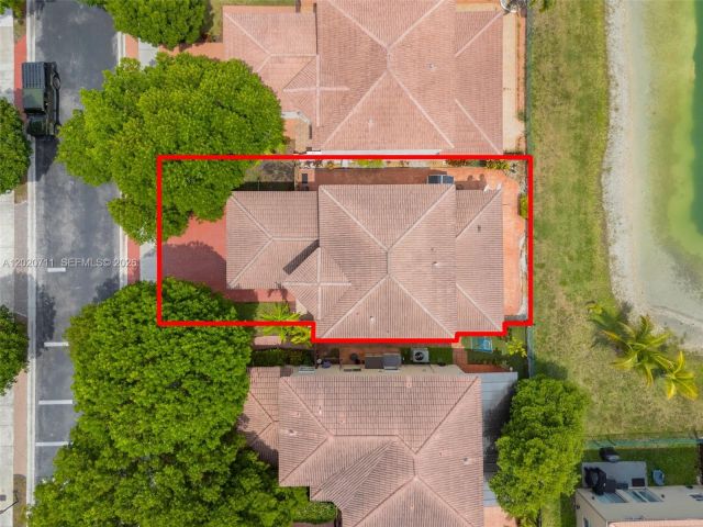 4-bedroom home for sale in Doral - 11318 NW 44th Ter - MondialRealty