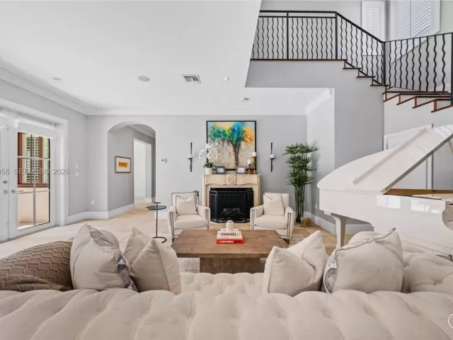 6-bedroom home for sale in Miami - 4196 S Douglas Rd - MondialRealty
