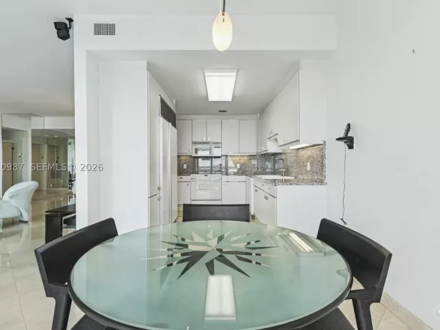 2-bedroom condo for sale in Bal Harbour - 10101 Collins Ave 18C + CABANA - MondialRealty