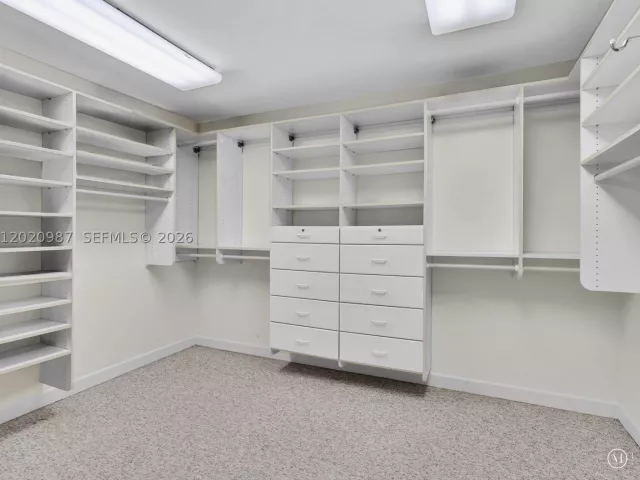2-bedroom condo for sale in Bal Harbour - 10101 Collins Ave 18C + CABANA - MondialRealty
