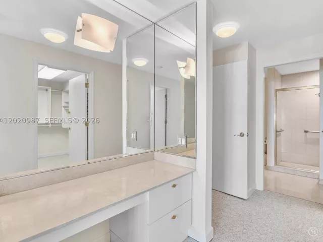 2-bedroom condo for sale in Bal Harbour - 10101 Collins Ave 18C + CABANA - MondialRealty