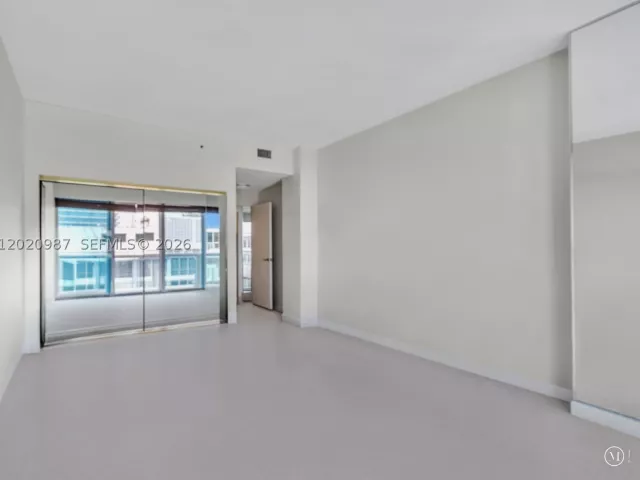 2-bedroom condo for sale in Bal Harbour - 10101 Collins Ave 18C + CABANA - MondialRealty
