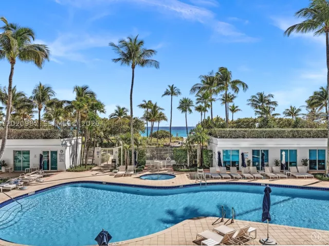 2-bedroom condo for sale in Bal Harbour - 10101 Collins Ave 18C + CABANA - MondialRealty