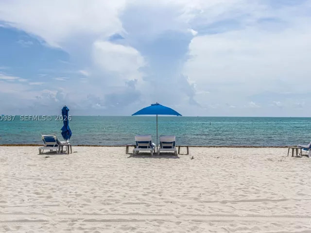 2-bedroom condo for sale in Bal Harbour - 10101 Collins Ave 18C + CABANA - MondialRealty