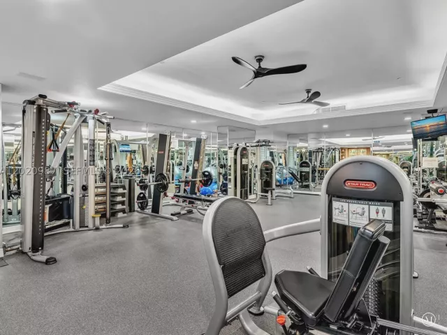 2-bedroom condo for sale in Bal Harbour - 10101 Collins Ave 18C + CABANA - MondialRealty