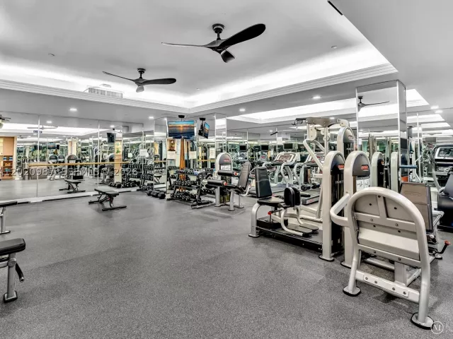 2-bedroom condo for sale in Bal Harbour - 10101 Collins Ave 18C + CABANA - MondialRealty