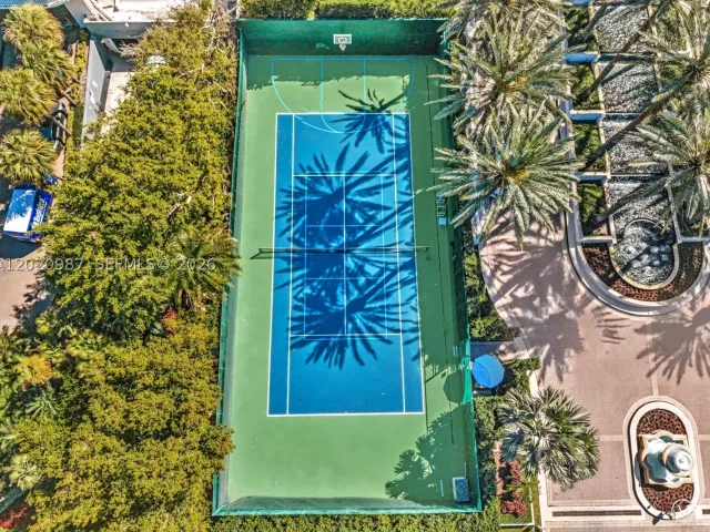 2-bedroom condo for sale in Bal Harbour - 10101 Collins Ave 18C + CABANA - MondialRealty