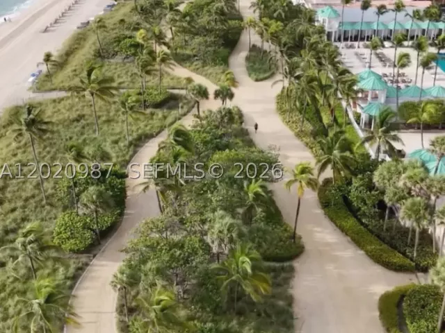 2-bedroom condo for sale in Bal Harbour - 10101 Collins Ave 18C + CABANA - MondialRealty