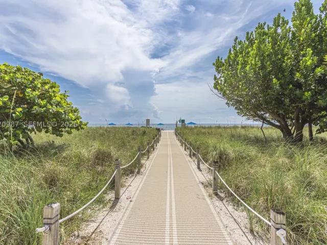2-bedroom condo for sale in Bal Harbour - 10101 Collins Ave 18C + CABANA - MondialRealty