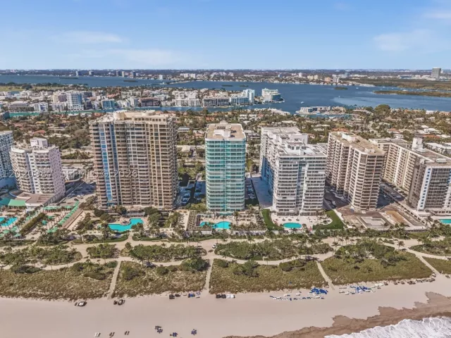 2-bedroom condo for sale in Bal Harbour - 10101 Collins Ave 18C + CABANA - MondialRealty