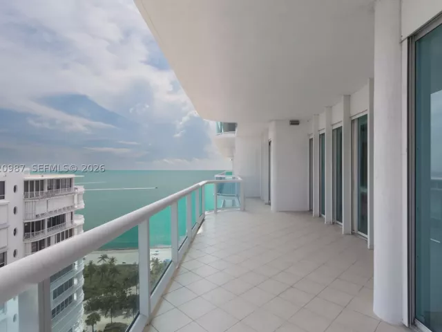 2-bedroom condo for sale in Bal Harbour - 10101 Collins Ave 18C + CABANA - MondialRealty