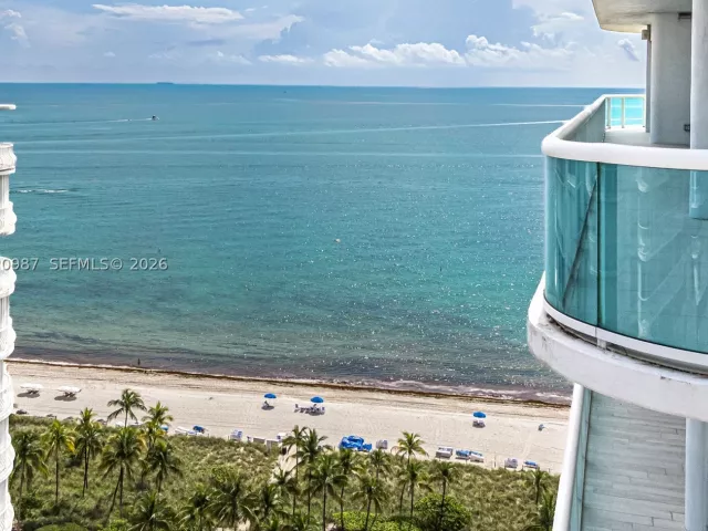 2-bedroom condo for sale in Bal Harbour - 10101 Collins Ave 18C + CABANA - MondialRealty