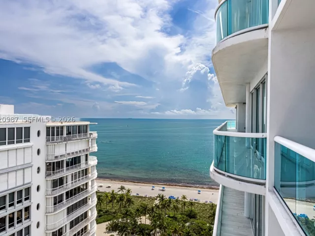 2-bedroom condo for sale in Bal Harbour - 10101 Collins Ave 18C + CABANA - MondialRealty