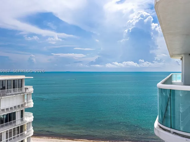 2-bedroom condo for sale in Bal Harbour - 10101 Collins Ave 18C + CABANA - MondialRealty