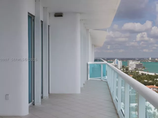 2-bedroom condo for sale in Bal Harbour - 10101 Collins Ave 18C + CABANA - MondialRealty